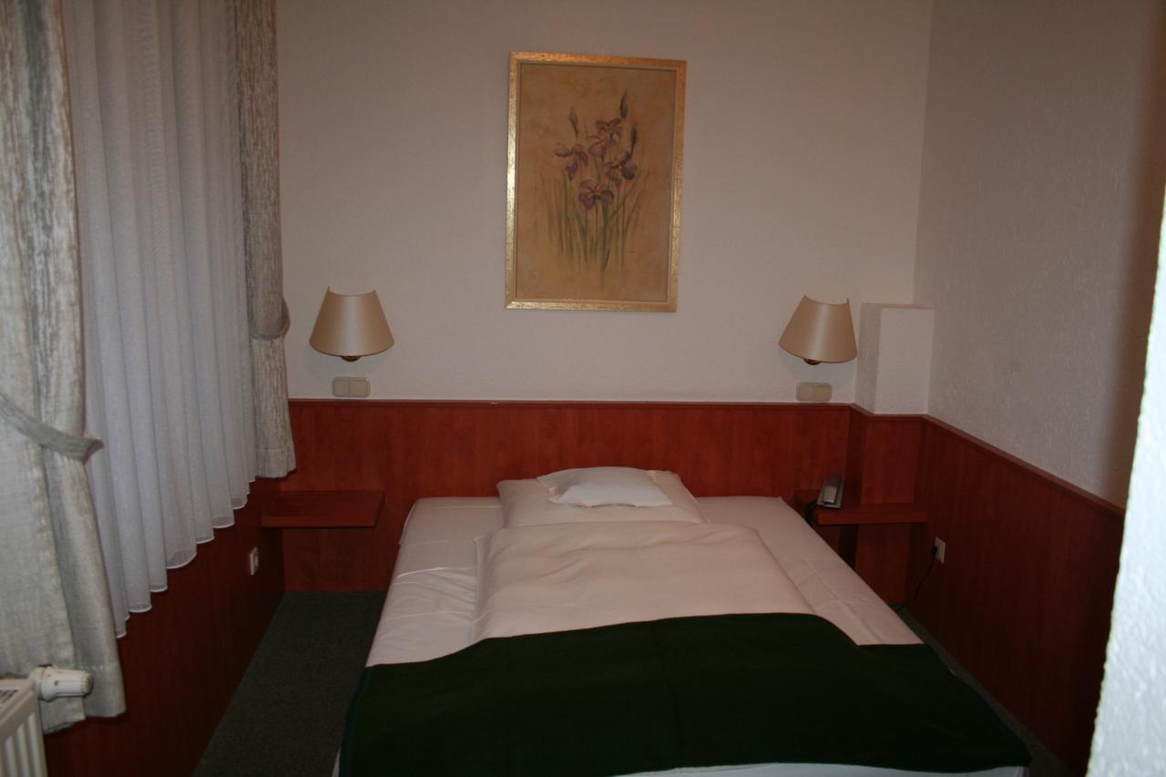 Haus Von Der Heyde Hotel Iserlohn Bagian luar foto